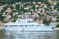 Benetti 32